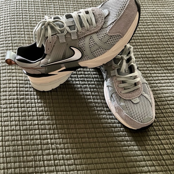 Women’s Nike V2K Run - Picture 5 of 16